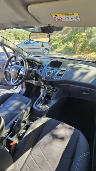 Ford Fiesta  automático