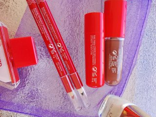 Set de maquillaje labios,rostro,uñasy ojos