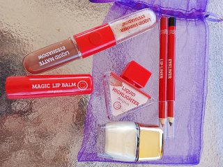 Set de maquillaje labios,rostro,uñasy ojos