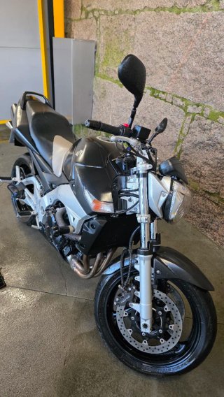 Suzuki GSR 600 Negra/Gris