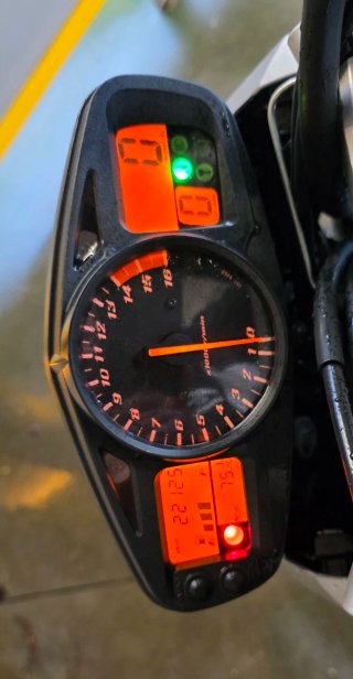 Suzuki GSR 600 Negra/Gris