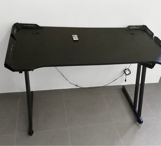 Mesa Gaming RGB Fibra Carbono + Mando