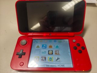 Nintendo 2DS XL Pokeball