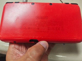 Nintendo 2DS XL Pokeball