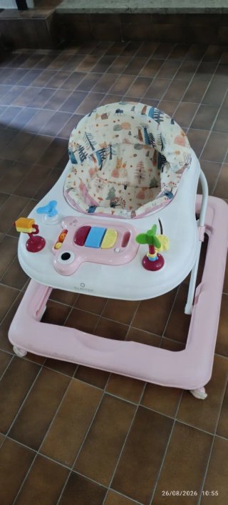 Andador bebé rosa con juguetes