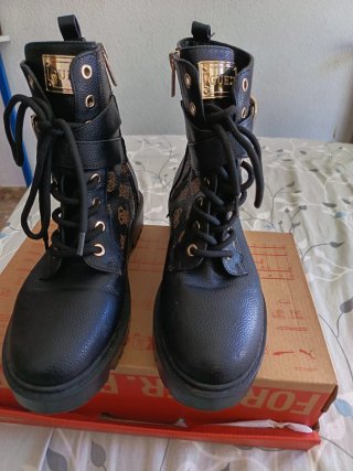 Botines Guess ORANDA con cordones