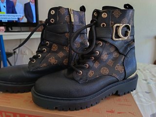 Botines Guess ORANDA con cordones