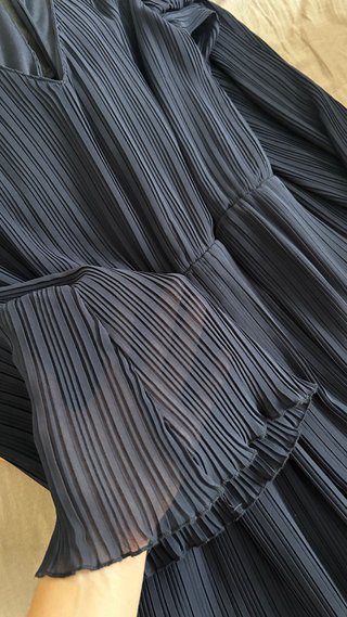 Mono Zara Negro Plisado Azul.