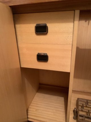 Máquina de coser singer con mueble decorativo