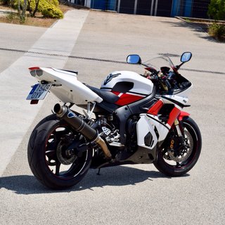 Yamaha R6 Roja y Blanca