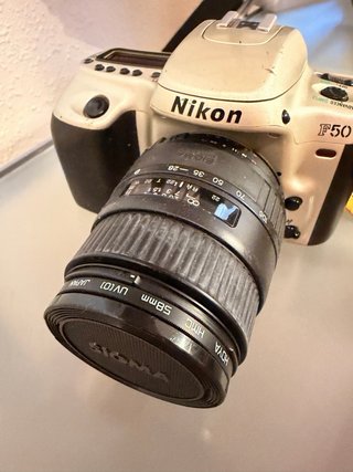 Cámara Analógica Nikon F50 + Objetivo Sigma