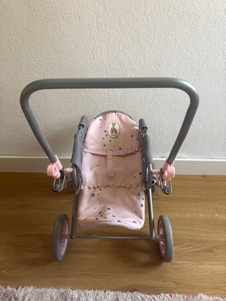 Carro de muñecas rosa y gris