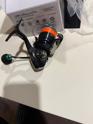 Carrete Daiwa 2500S-H Spinning Eging