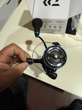 Carrete Daiwa 2500S-H Spinning Eging