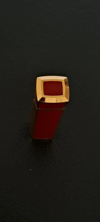 Elegante accendino placcato oro 18 kt