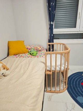 Cuna de bebé de madera