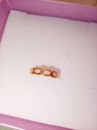 Anello dorato con ovali rosa regolabile