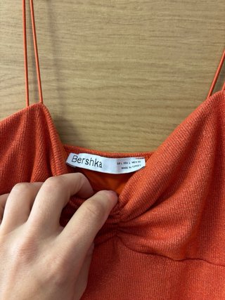 Vestido naranja Bershka con brillos
