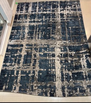 Tappeto corto blu e grigio
