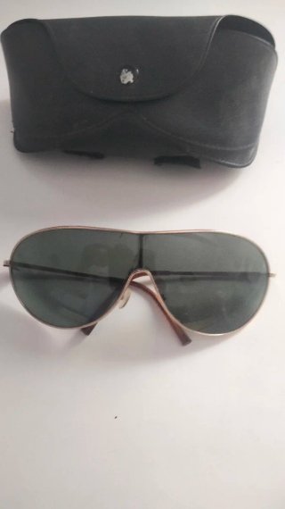 Gafas de sol grandes años 90 doradas