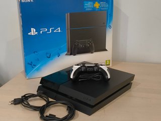 PS4 Fat Negra + Mando y Caja