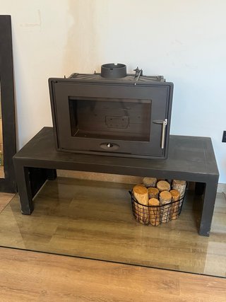 Chimenea metálica con estructura nueva