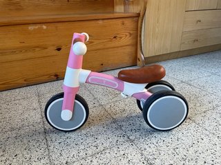 Bicicleta infantile rosa a 3 ruote