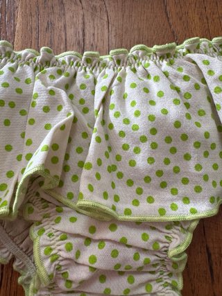 Bikini volantes lunares verde y blanco