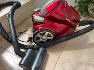 Aspiradora Roja 2300W