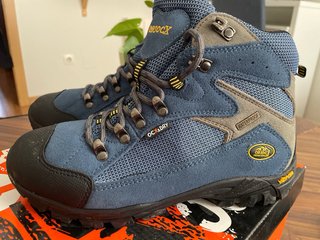Botas de montaña azules y grises Talla 36