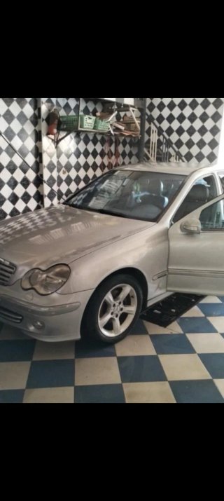 Mercedes-Benz Clase C 2005