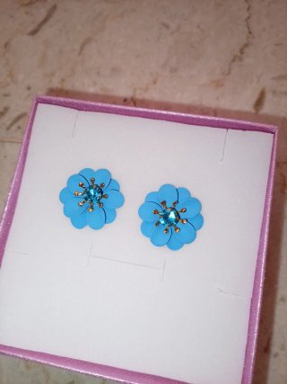 Orecchini fiore azzurro con strass