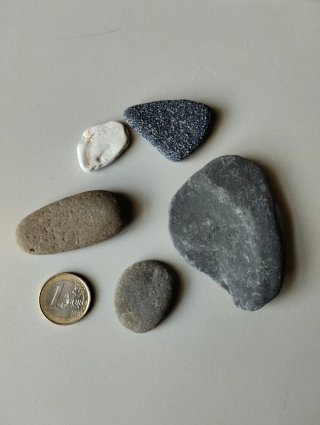 Vetri e ceramiche levigati dal mare