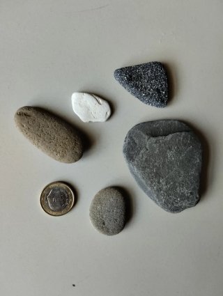 Vetri e ceramiche levigati dal mare
