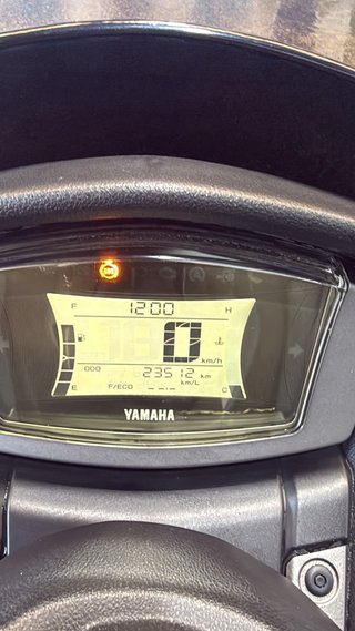 Yamaha NMAX Maxi Scooter Gris/Blanco