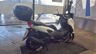 Yamaha NMAX Maxi Scooter Gris/Blanco