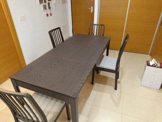 Mesa de comedor con 4 sillas