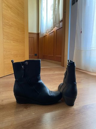 Botines negros casi sin uso