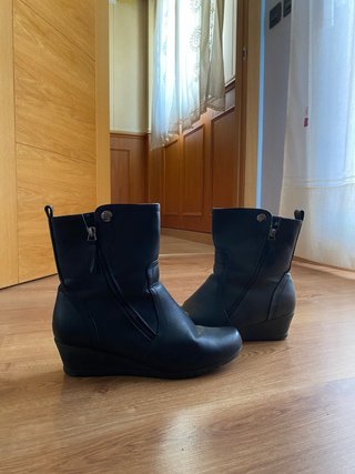 Botines negros casi sin uso