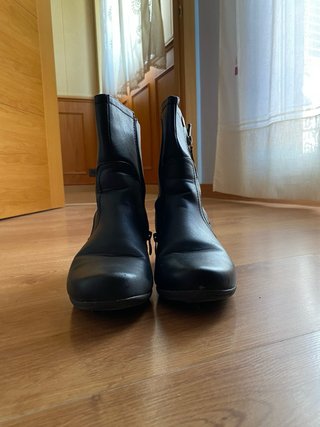 Botines negros casi sin uso