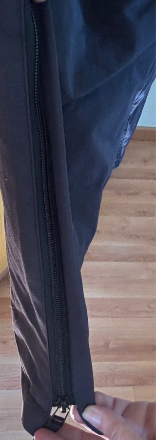 Pantalones de esquí Boomerang con tirantes nuevos.