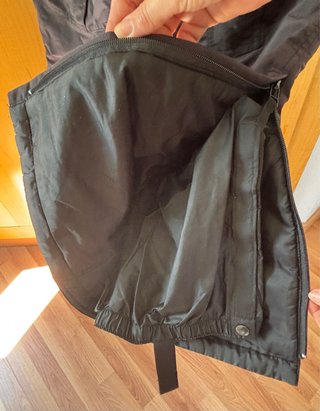 Pantalones de esquí Boomerang con tirantes nuevos.