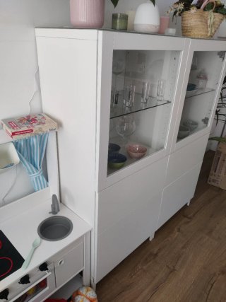 Vitrina Ikea Blanca y Transparente