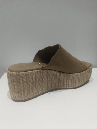 Sandalias cuña Oysho beige