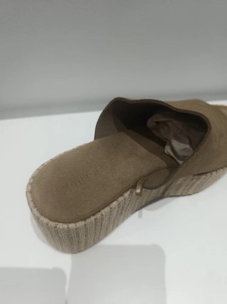 Sandalias cuña Oysho beige