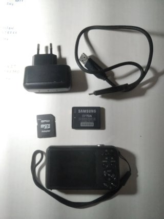 Cámara Samsung PL120 con caja