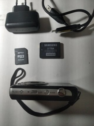 Cámara Samsung PL120 con caja