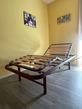Cama articulada con motor
