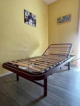 Cama articulada con motor