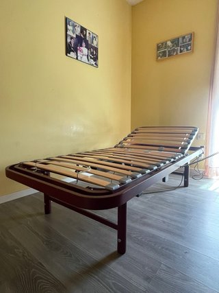 Cama articulada con motor